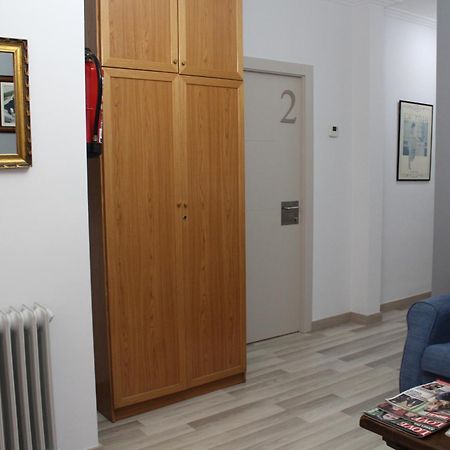 Hostal Montserrat Tona エクステリア 写真