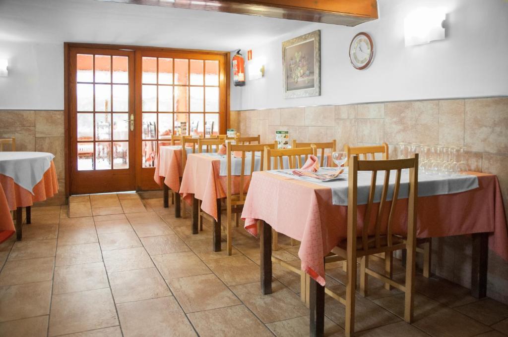 Hostal Montserrat Tona 部屋 写真
