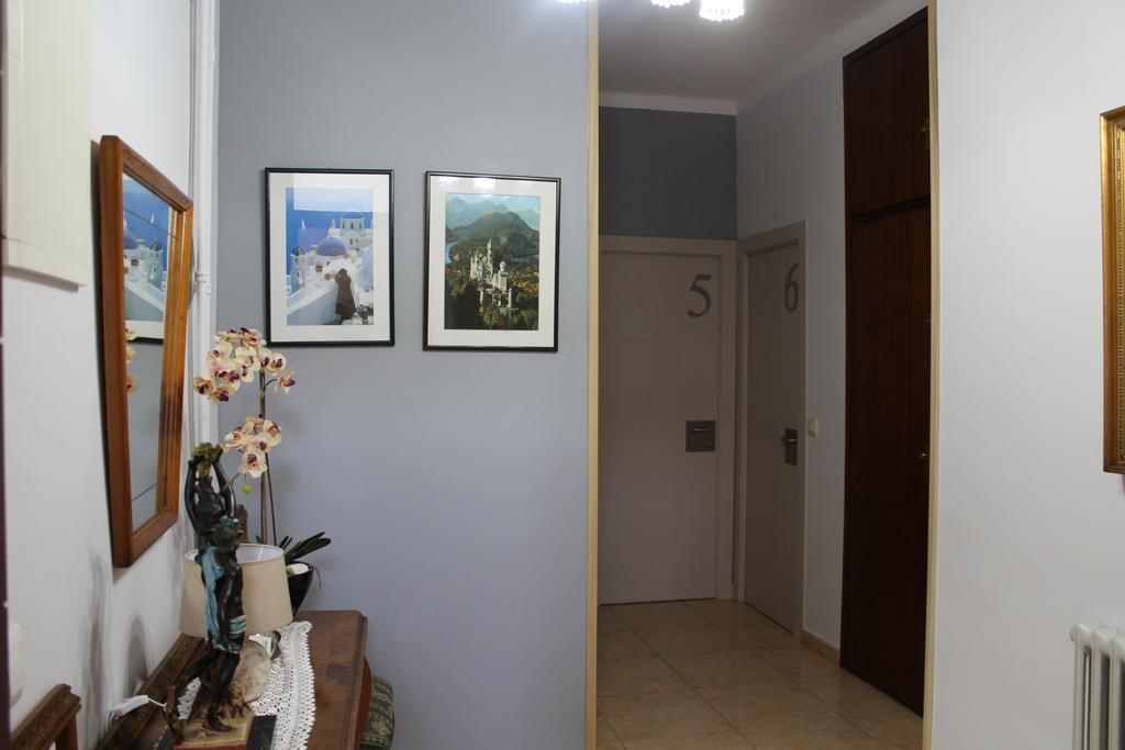 Hostal Montserrat Tona エクステリア 写真
