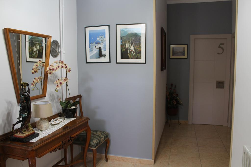 Hostal Montserrat Tona エクステリア 写真