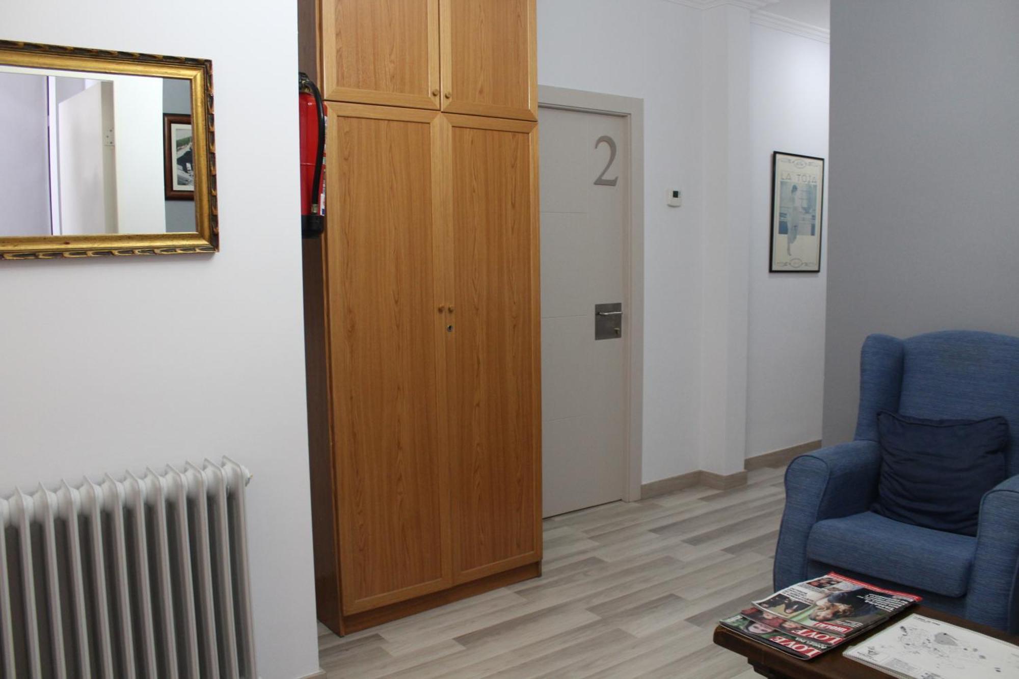 Hostal Montserrat Tona エクステリア 写真