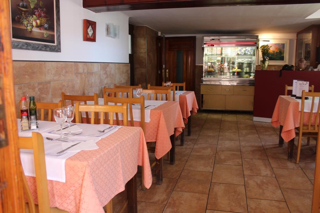 Hostal Montserrat Tona エクステリア 写真